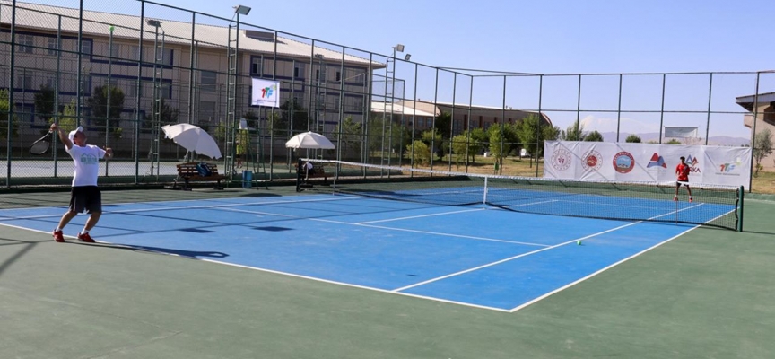 "Geleneksel 2. Ağrı Dağı Tenis Turnuvası" başladı