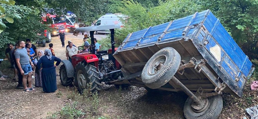 Sakarya'da traktör römorku devrildi: 8 yaralı