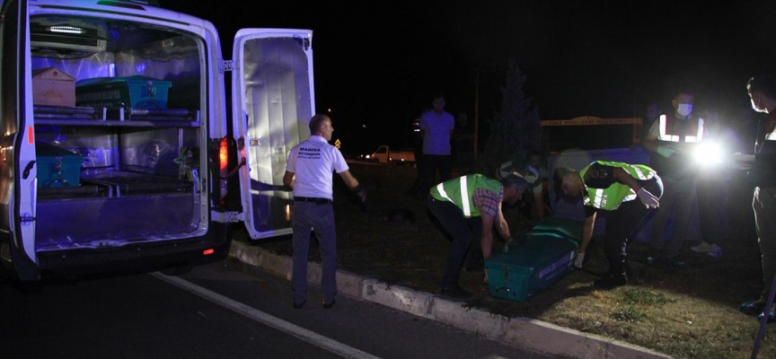 Otomobille çarpışan elektrikli bisikletteki anne ve oğlu öldü