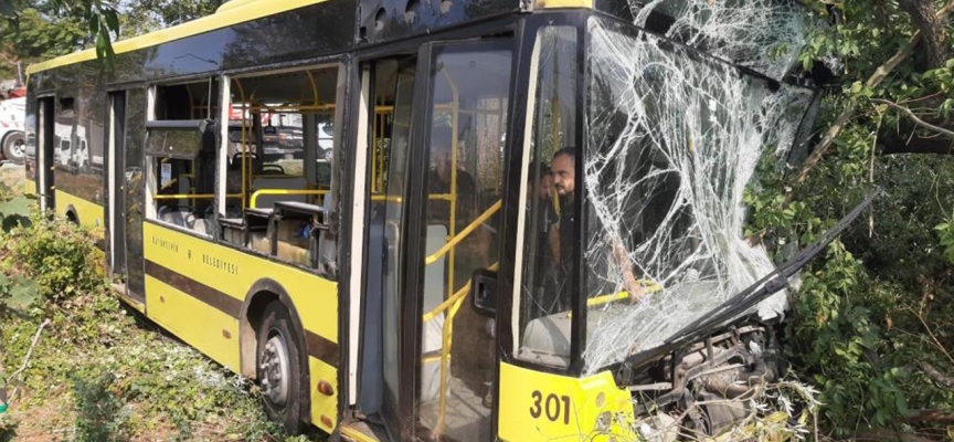 Bursa'da belediye otobüsü şarampole devrildi: 21 yaralı