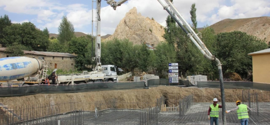 Hakkari'de cami ve taziye evinin temeli atıldı