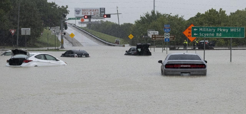 Texas'ta sel felaketi: Araçta mahsur kalan kadın hayatını kaybetti