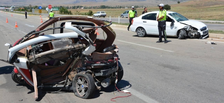 Afyonkarahisar'da trafik kazası:1 ölü, 2 yaralı