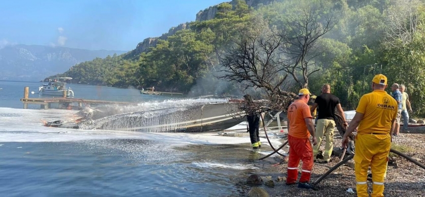 Marmaris'te sürat teknesi alev aldı