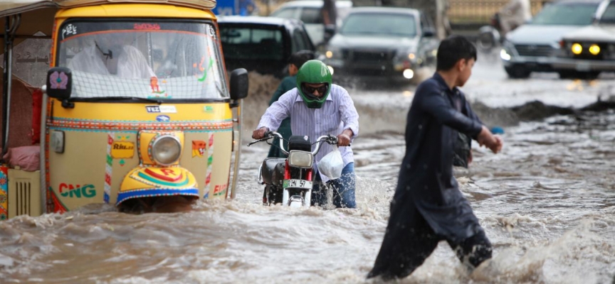 Pakistan'da şiddetli yağış sonucu 15 kişi hayatını kaybetti