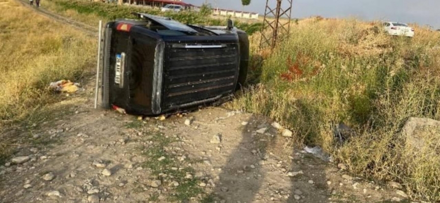 Ağrı’da ticari araç şarampole düştü: 5 yaralı