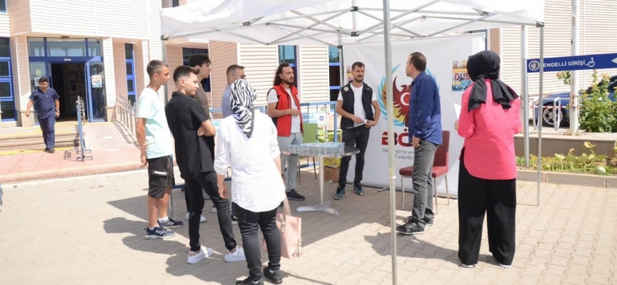 Kırıkkale'de polis kente gelen üniversite öğrencileriyle yakından ilgileniyor