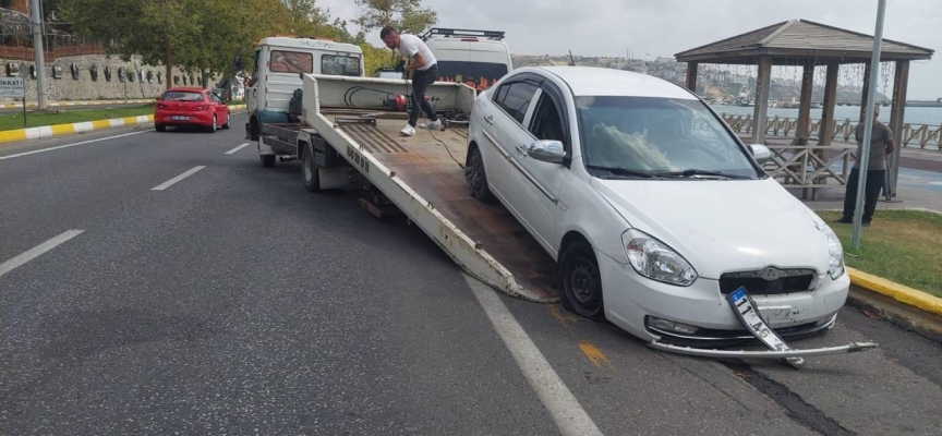 Tekirdağ'da kaldırıma çarpan otomobilin sürücüsü yaralandı