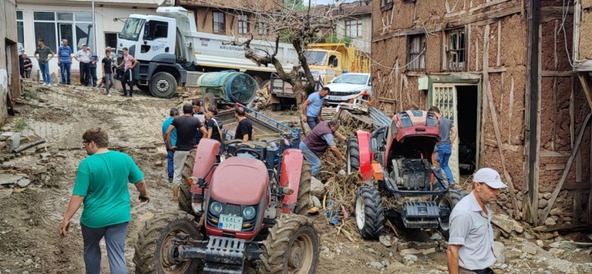 Bursa'da sağanak etkili oldu: Dere taştı evi su bastı