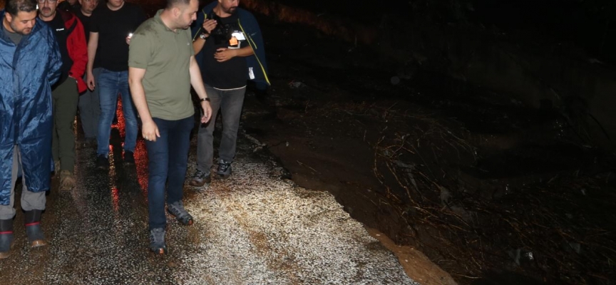 Çanakkale’de sağanak nedeniyle köy yolu göçtü