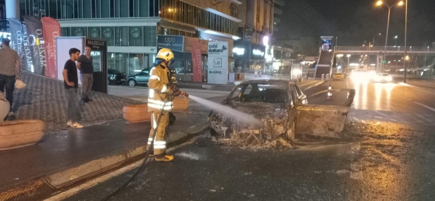 E-5’te alev alan otomobil hurda yığınına döndü