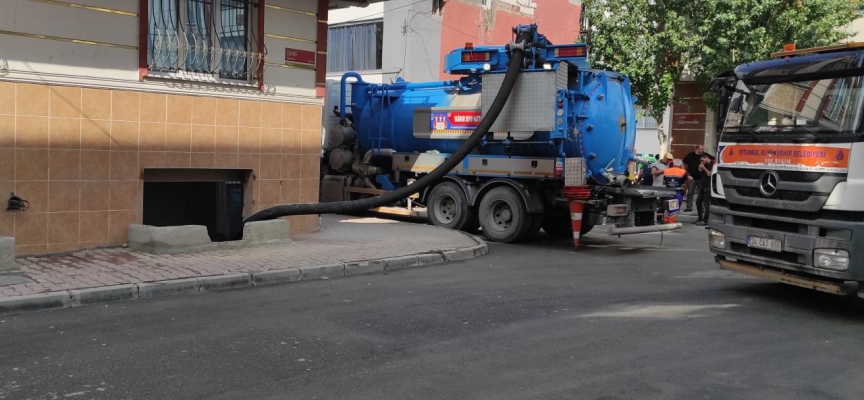 Esenyurt'ta su baskınından zarar gören bölgelerde çalışmalar sürüyor