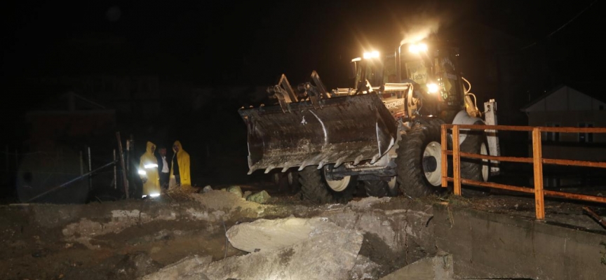 Kastamonu'da sağanak: Köprü hasar gördü, 2 ev boşaltıldı