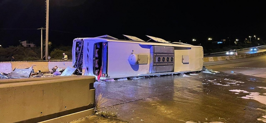 Hatay'da yolcu otobüsü devrildi: 22 yaralı