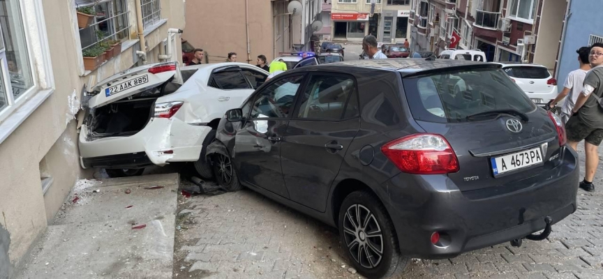 Hareket eden otomobilini durdurmak isteyen sürücü yaralandı