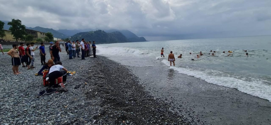 Artvin'de denize giren kişi boğuldu