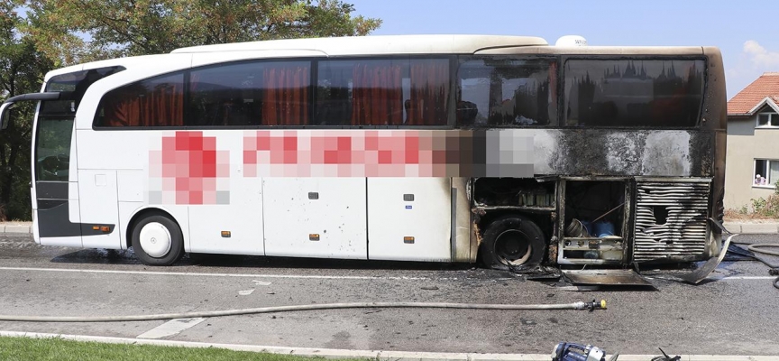 Denizli'de yolcu otobüsünde yangın: Küle döndü