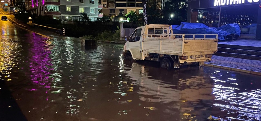 Samsun’da sağanak hayatı olumsuz etkiledi