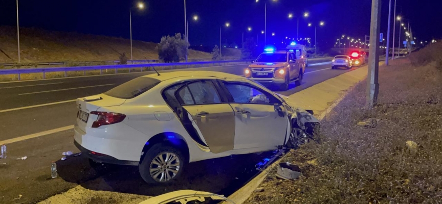 Adana'da devrilen otomobildeki 4 kişi yaralandı