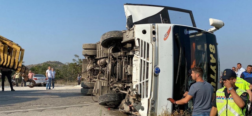 Balıkesir'de midibüs devrildi: 17 yaralı