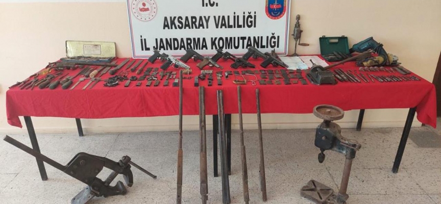 Aksaray'da cephanelik dolu eve baskın