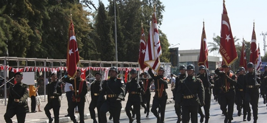 30 Ağustos Zafer Bayramı’nın 100. yıldönümünde Lefkoşa Dr. Fazıl Küçük Bulvarı’nda resmigeçit töreni düzenlendi