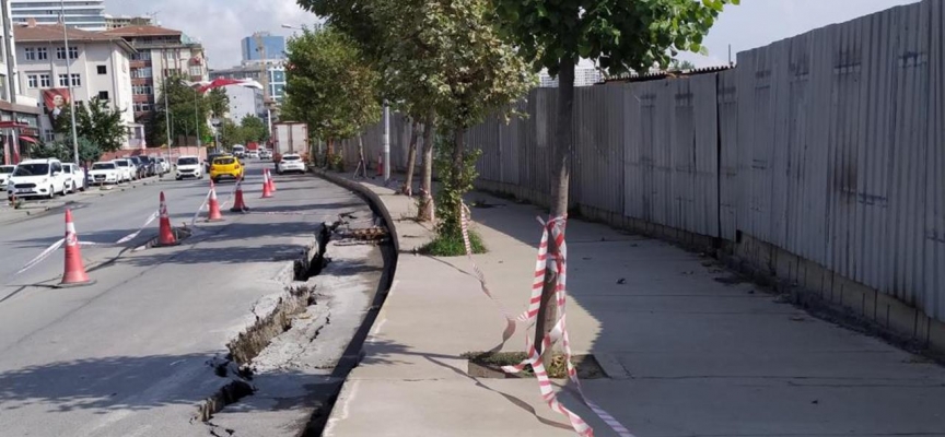 İstanbul'da inşaatın temel kazısı sırasında yol çöktü