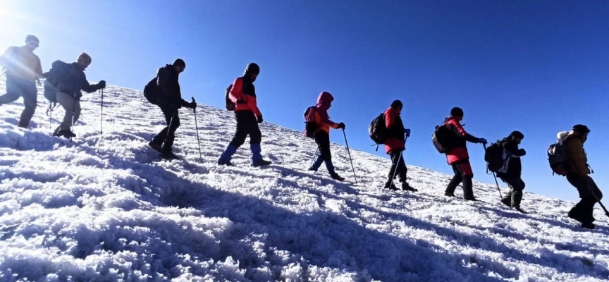 Ağrı Dağı'nın zirvesinde kahvaltı yaptılar