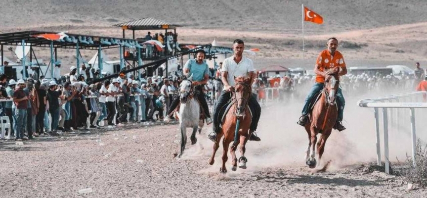 Erzurum geleneksel at yarışlarına hazırlanıyor