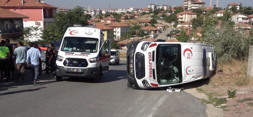 Kırıkkale'de ambulans ile otomobil çarpıştı: 4 yaralı