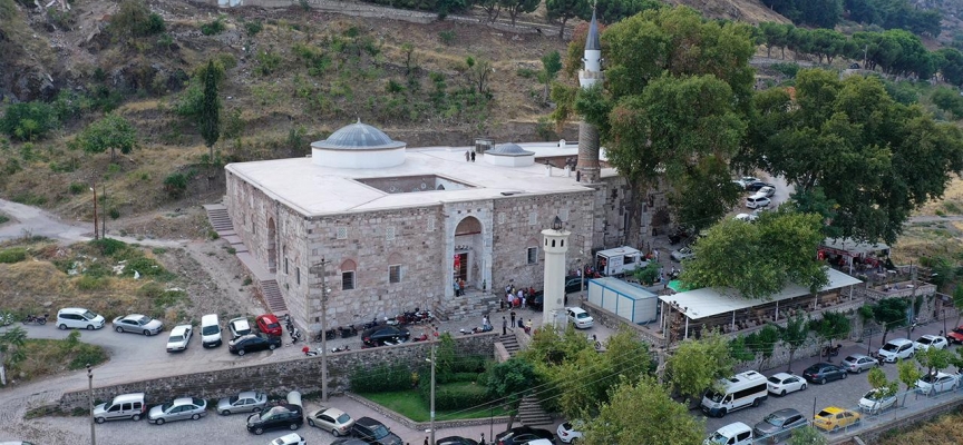 Manisa Ulu Cami'de restorasyon sonrası ilk cuma namazı