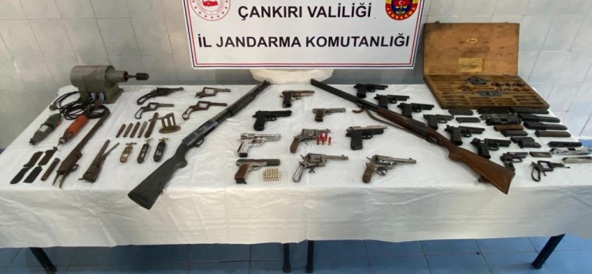 Çankırı'da evinde silah ve mühimmat bulunan kişi gözaltına alındı