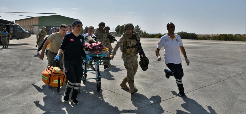 Siirt'te yaralanan çoban helikopterle hastaneye ulaştırıldı