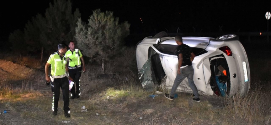 Kırıkkale'de devrilen otomobildeki 2 kişi yaralandı