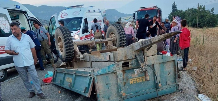 Tarım işçilerini taşıyan traktörle kamyon çarpıştı: 1 ölü, 13 yaralı