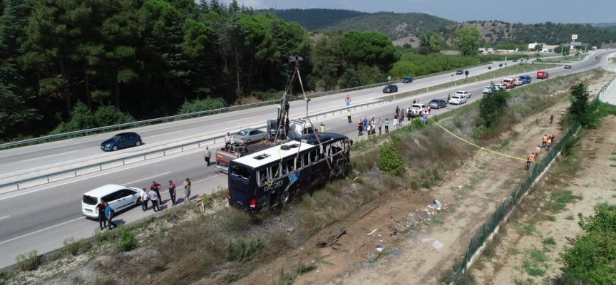 Çanakkale'de tur otobüsü su kanalına devrildi: 1 ölü, 54 yaralı