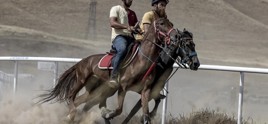 Erzurum'da rahvan atları yarıştı