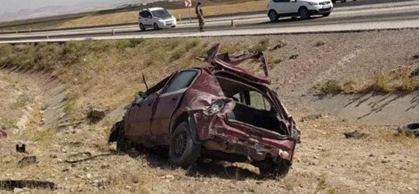 Düğün dönüşü takla atan otomobilin sürücüsü öldü