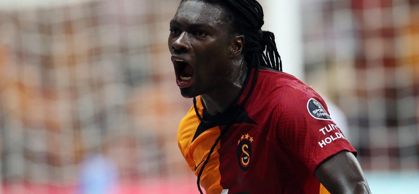 Bafetimbi Gomis hem sevindiriyor hem üzüyor