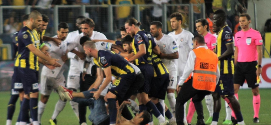 Beşiktaşlı futbolculara saldıran kişi hakkında hapis istemi