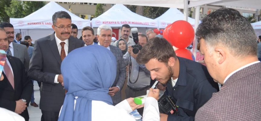 Kütahya’da vatandaşlar sağlık sokağı ile bilgilendiriliyor