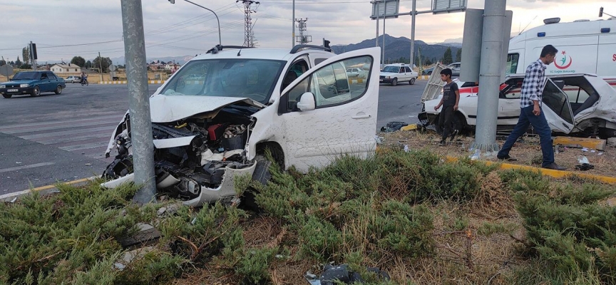 Konya'da trafik kazası: 4 kişi yaralandı