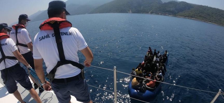 Yunanistan'ın geri ittiği 45 düzensiz göçmen kurtarıldı