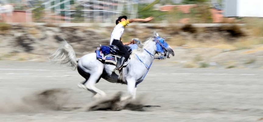 Bayburt’ta ata sporu cirit yaşatılıyor