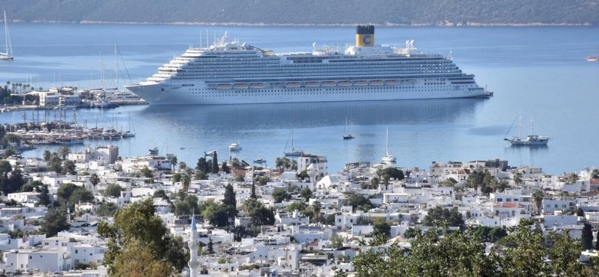 Bodrum'a "Costa Venezia" adlı yolcu gemisiyle 1571 yolcu geldi