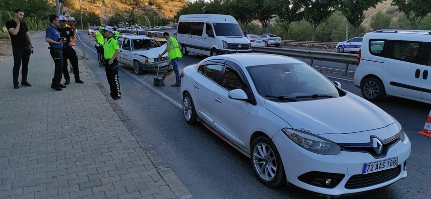 Şanlıurfa'da aracından inen sürücüye başka bir otomobil çarptı