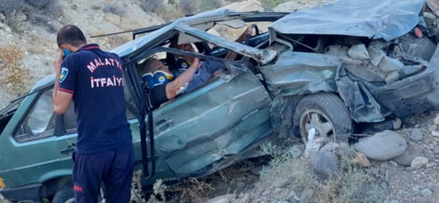 Malatya'da takla atan otomobildeki 2 kişi yaralandı