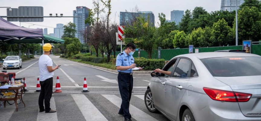 Çin'in Chengdu şehrinde COVID-19 kısıtlamaları uzatıldı