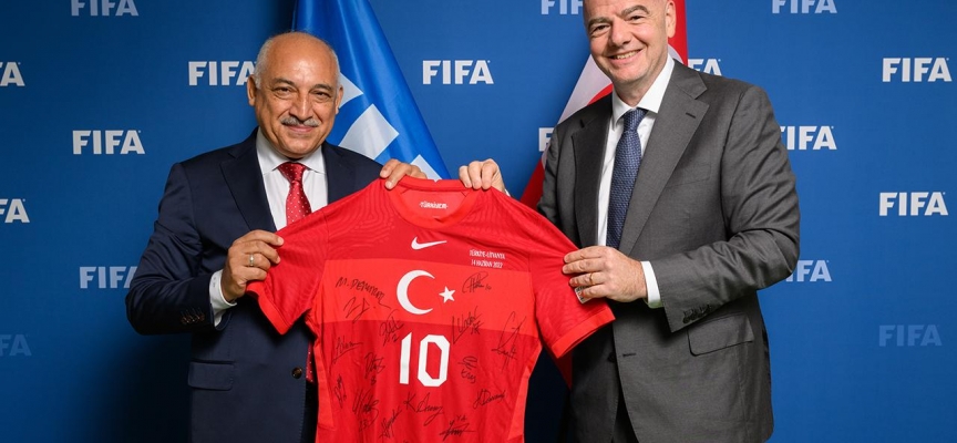 TFF Başkanı Büyükekşi Gianni Infantino'yla bir araya geldi