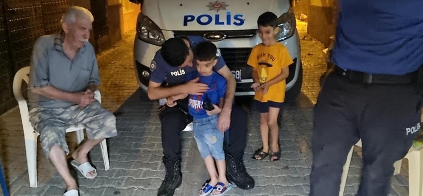 Annenin evde yalnız bıraktığı iki çocuğu polis buldu